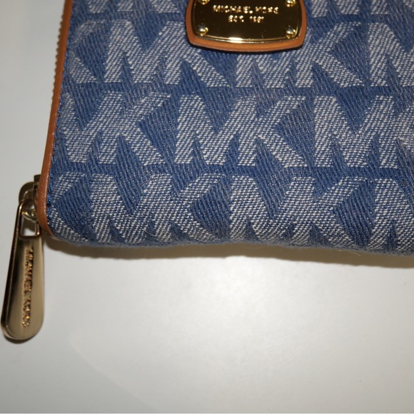 Michael Kors - Picture 2 of 6